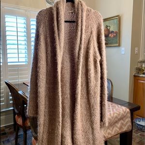 Long Beautiful cardigan by soft surroundings. Great shape. So cute!
